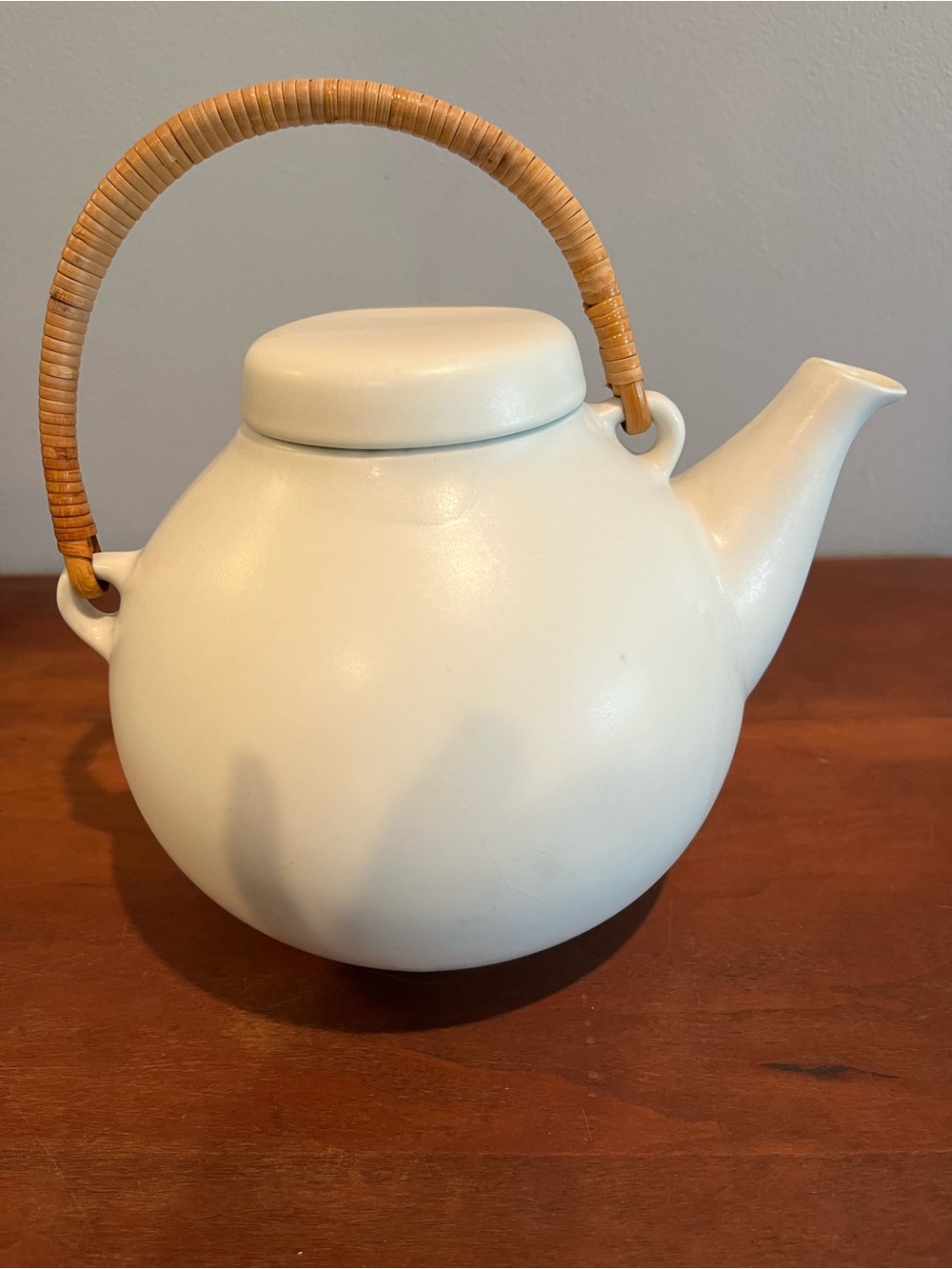 Vtg Mid Century Arabia Of Finland White Teapot With Wicker Rattan Handle 8-1